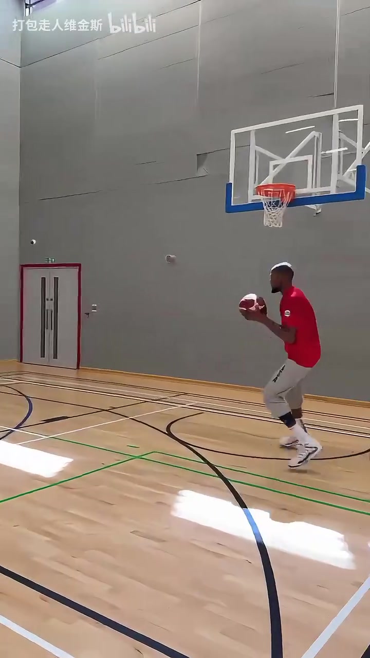 偶像與迷弟美國男籃時期KD和華子的投射訓(xùn)練甚至速率差不多