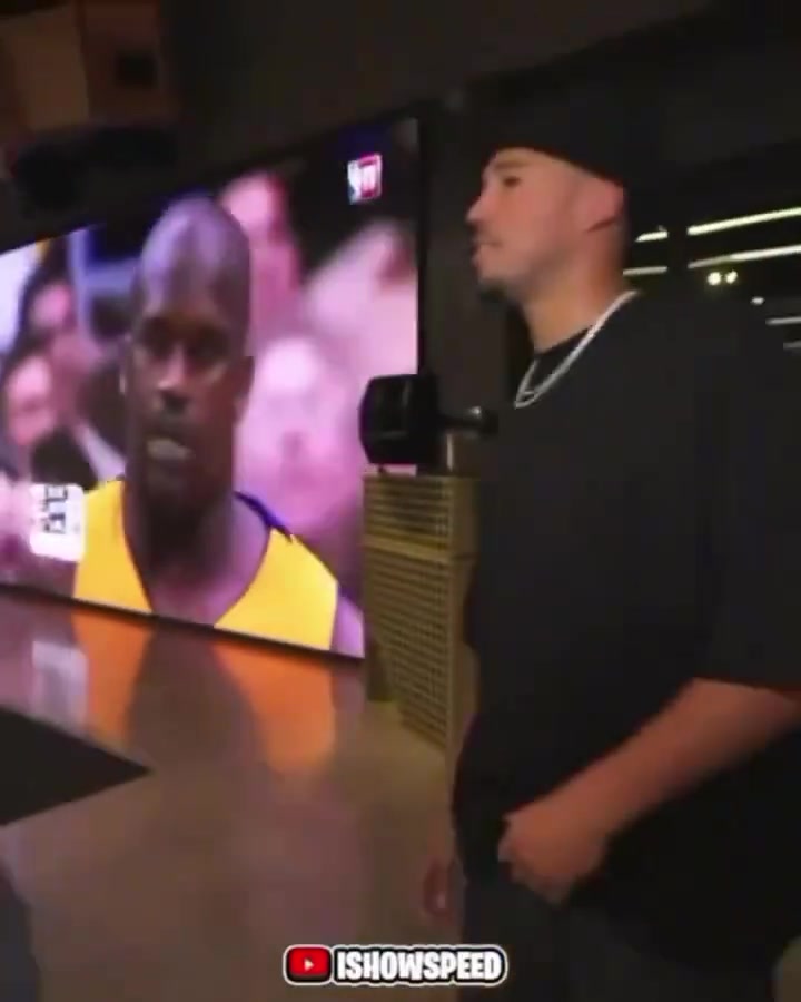 豪啊布克帶著甲亢哥參觀自己的車庫(kù) 清一色的古董老爺車啊