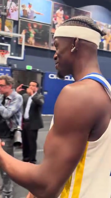 你挺像我洛杉磯一個朋友巴特勒調侃庫里保鏢