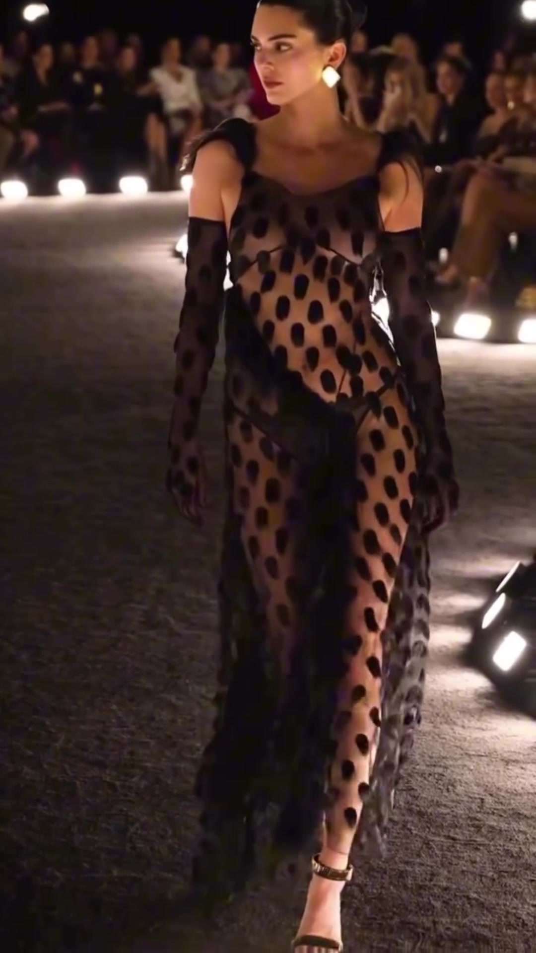 同樣都是頂級(jí)超?？隙箆s庫(kù)茲馬女友溫妮-哈洛你怎么選