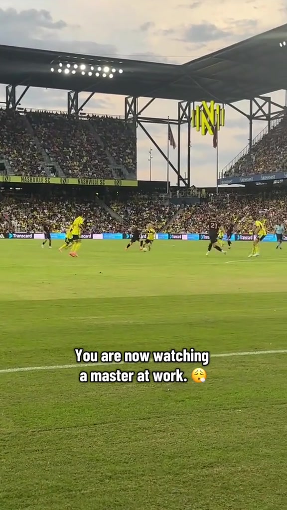 接化發(fā)現(xiàn)場實拍梅西這球進得是真瀟灑流暢